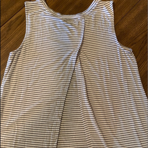 Old navy tank - Picture 2 of 3